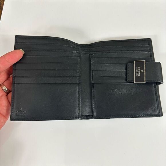 Gucci Trademark Plate Black Leather Compact Wallet - Picture 4 of 13